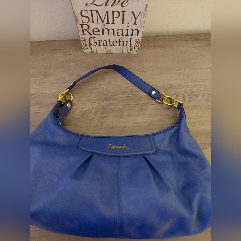 Coach. leather bag.